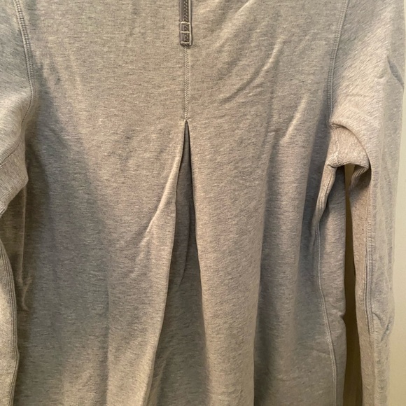 Lululemon size 6 (small) grey active wear sweatshirt - Picture 3 of 4